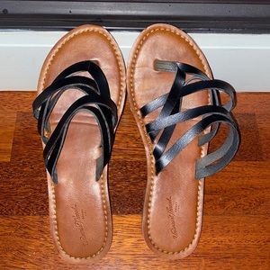 Universal Thread black and brown sandals